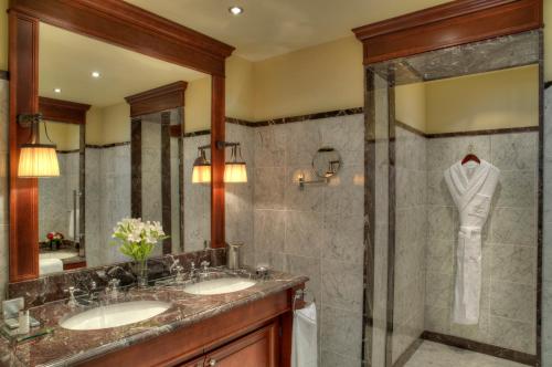 Junior Suite with Opera View