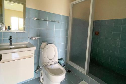 room detail thumbnail 2