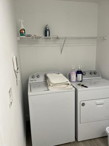 Cozy LeHigh Extended Stay near Florida Repertory Színház