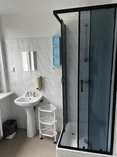 Dusj, Szkolne Schronisko Młodzieżowe Sezonowe nr 3 (Szkolne Schronisko Mlodziezowe Sezonowe nr 3) in Olsztyn