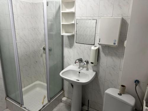 Dusj, Szkolne Schronisko Młodzieżowe Sezonowe nr 3 (Szkolne Schronisko Mlodziezowe Sezonowe nr 3) in Olsztyn