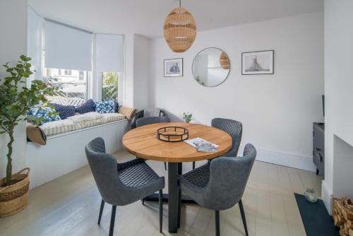 Wistaria Cottage in Cowes Medina