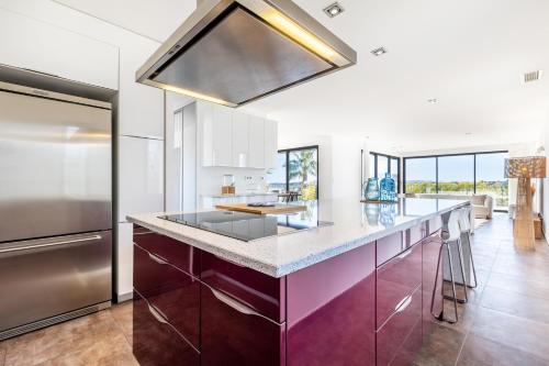 Luxueuse Villa pour huit personnes, piscine et vue sur le Golf near Parking du complexe sportif municipal