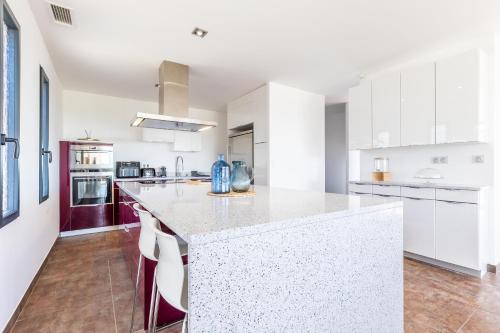 Luxueuse Villa pour huit personnes, piscine et vue sur le Golf near Parking du complexe sportif municipal