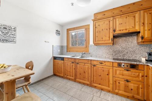 Luxury Chalet St Moritz with View - 4 Bedrooms in 馬杜萊恩