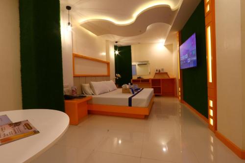 Hotel Dreamworld East Ortigas Room Type - Deluxe Queen Room