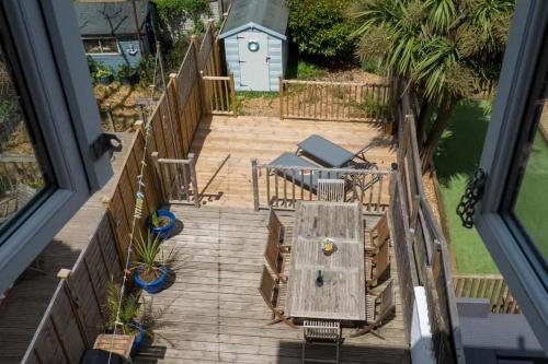 Crews Nest in Cowes North