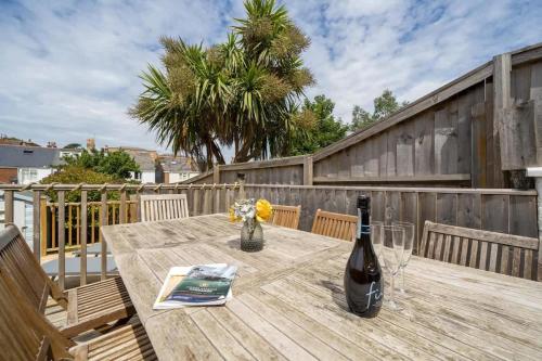 Crews Nest in Cowes North