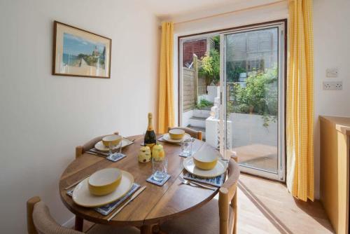 Harbour View in Cowes Medina