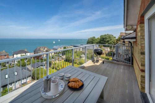 Solent View apartment in Cowes West and Gurnard