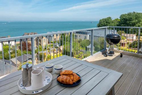Solent View apartment in Cowes West and Gurnard