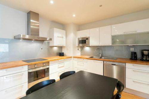 Spacious Apartment for 4 with Sauna in Kamppi, Helsinki (photo 7)