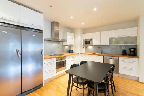 Spacious Apartment for 4 with Sauna in Kamppi, Helsinki (photo 4)