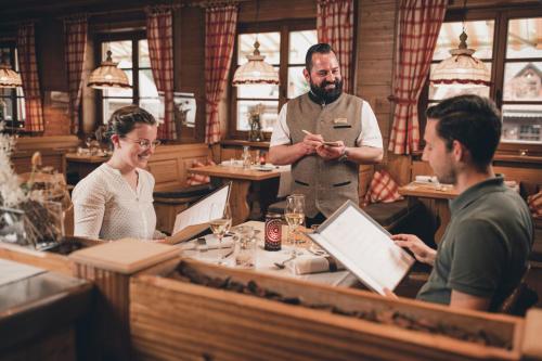 餐廳, Hotel Hofgut Sternen - Ravennaschlucht in 布雷特瑙