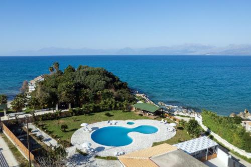 Villa Aurora Blue with private pool - just tens of meters from the sea - by PosarelliVillas gîte à louer Agios Spyridon
