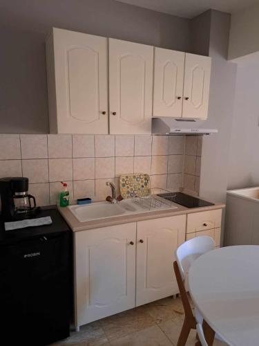 Modern apartment in Paleo Tsifliki