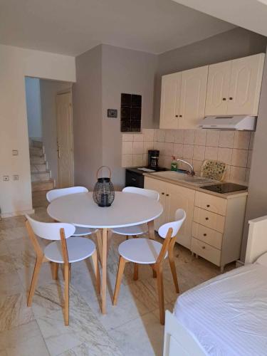Modern apartment in Paleo Tsifliki