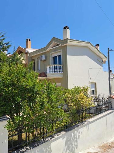 Modern apartment in Paleo Tsifliki