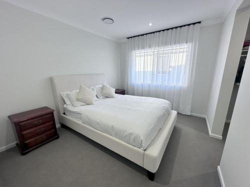 Lotus Grand Home in Mango Hill Sleeps 8