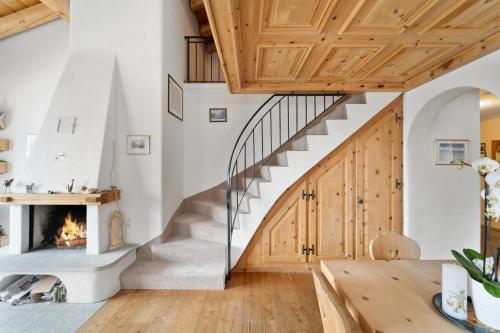 Luxury Chalet St Moritz with View - 4 Bedrooms in 馬杜萊恩