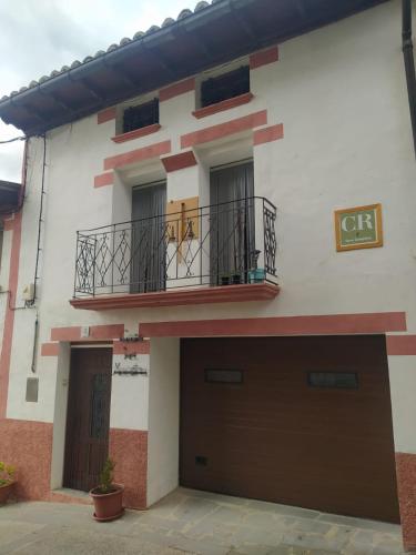 Exterior view, Casa Rural La Maestra in Undues-Pintano