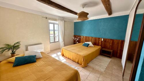 2 bedrooms, 6 beds