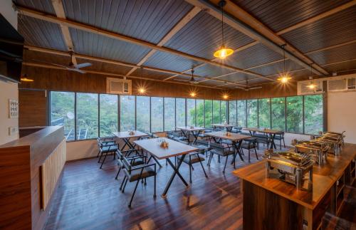 Étterem, Perfectstayz The Silhouette in Badal