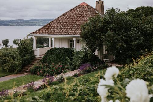 Hoel Gård - Herregården ved Mjøsa (Hoel Gard - Herregarden ved Mjøsa) in Hamar