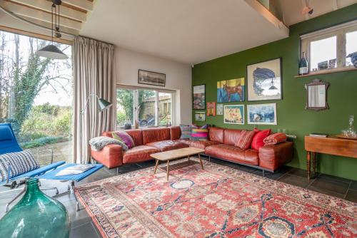 Ruang bersama/area TV, The Garden House - Luxury Hideaway Near Bath in Norton St Philip