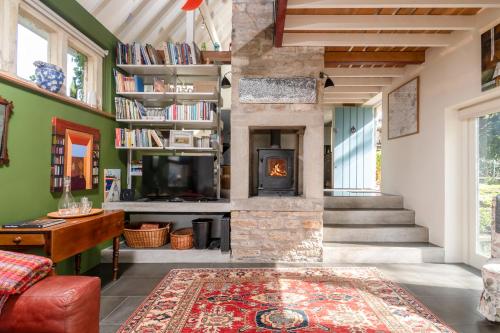 Ruang bersama/area TV, The Garden House - Luxury Hideaway Near Bath in Norton St Philip