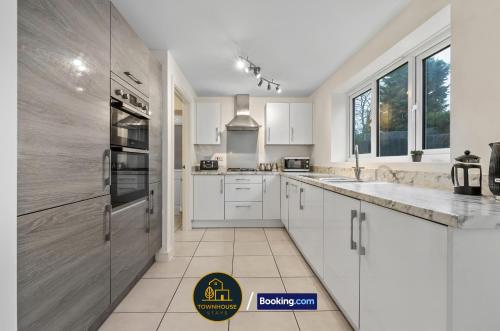 4-BR House By Townhouse Stays Short Lets & Serviced Accommodation in Birmingham with Free Parking, Garden & WiFi, Birmingham (fotografie 6)