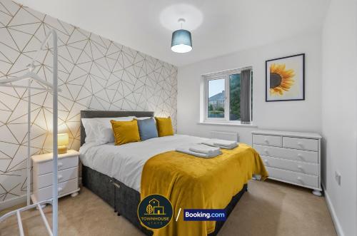 4-BR House By Townhouse Stays Short Lets & Serviced Accommodation in Birmingham with Free Parking, Garden & WiFi, Birmingham