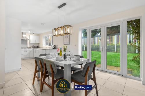 4-BR House By Townhouse Stays Short Lets & Serviced Accommodation in Birmingham with Free Parking, Garden & WiFi, Birmingham (fotografie 5)