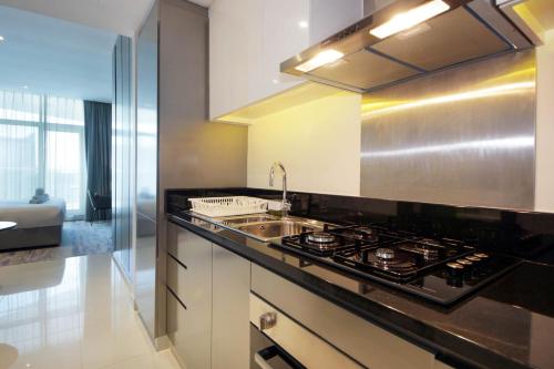 Stylish Studio Apartment with pool in Business Bay - image 7