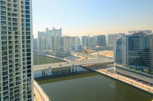 Stylish Studio Apartment with pool in Business Bay - image 8