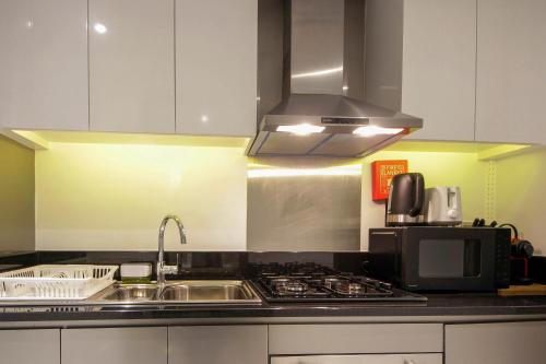 Stylish Studio Apartment with pool in Business Bay - image 10