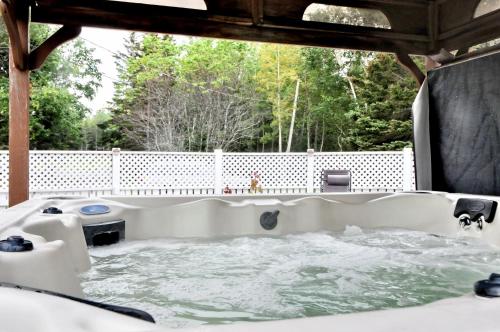 Pezsgőfürdő, Domaine Annie Sur Mer in Metis-Sur-Mer (QC)