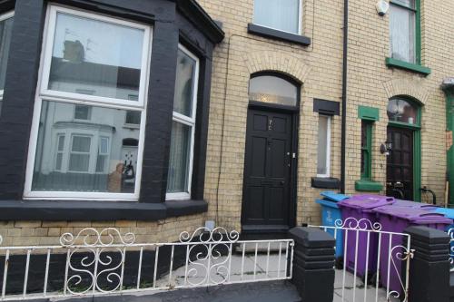 Exterior view, Sefton House Liverpool By Smart corporate Stays near New Beijing Chippy