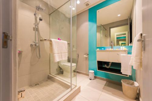 room detail thumbnail 2