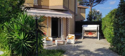Villa Lido dei Pini 4 persone giardino 350mq wifi 3 chilometri dal mare gîte à louer Casale la Cogna