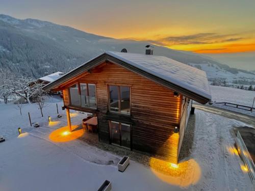 Chalet mit Bergblick & Sauna, Пилль