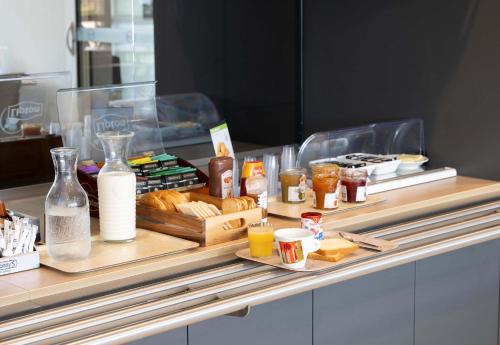 อาหารและเครื่องดื่ม, B&B HOTEL Pau Lescar in เลสการ์