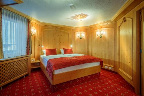 1 king bed, 1 sofa bed