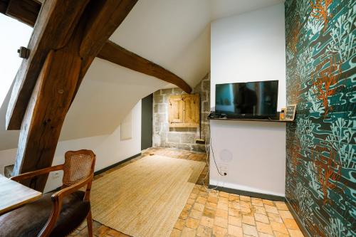 Shared lounge/TV area, Maison Gaspard - Suites et appartements de charme a Saumur in Saumur Town Center