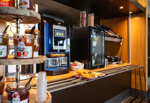 Food and beverages, B&B HOTEL Aubenas in Saint-Didier-sous-Aubenas