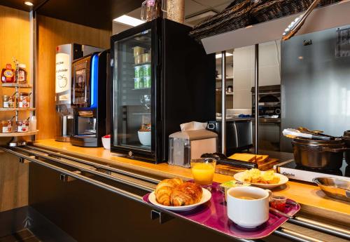 Food and beverages, B&B HOTEL Aubenas in Saint-Didier-sous-Aubenas