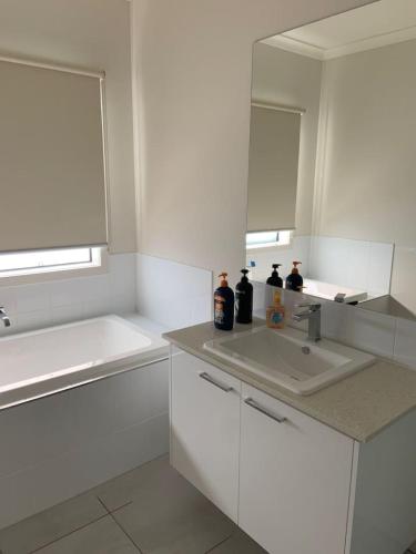 New 4.5 BR Modern Home in Clyde, Victoria in Cardinia