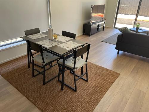 Modern New 4BR Spacious Peaceful Family Home in Smithfield Plains