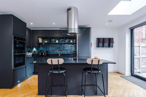 4 Bed House-2 Parking spaces-Vibrant location, Manchester (zdjęcie 9)