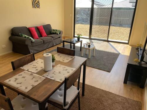 Modern Brand New 4BR Family Home Walkable to Shops in Smithfield Plains